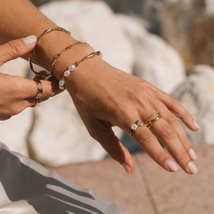 Ara Twisted Crossed Ring