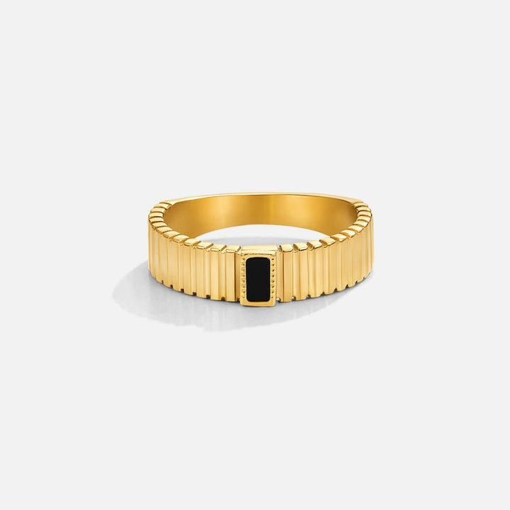 Black Crystal Ribbed Ring