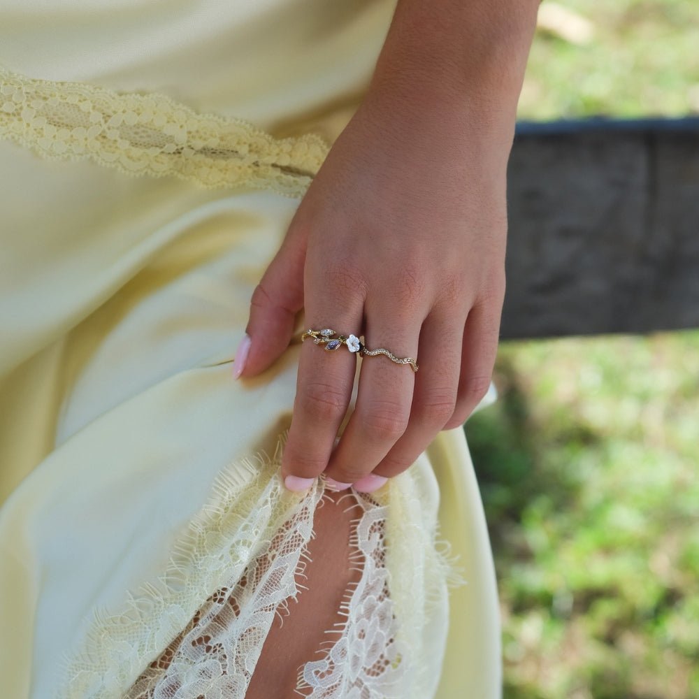 Crystal White Blossom Ring Gold