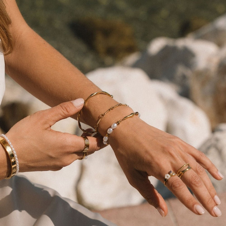 Figaro Gold Knot Chain Bracelet
