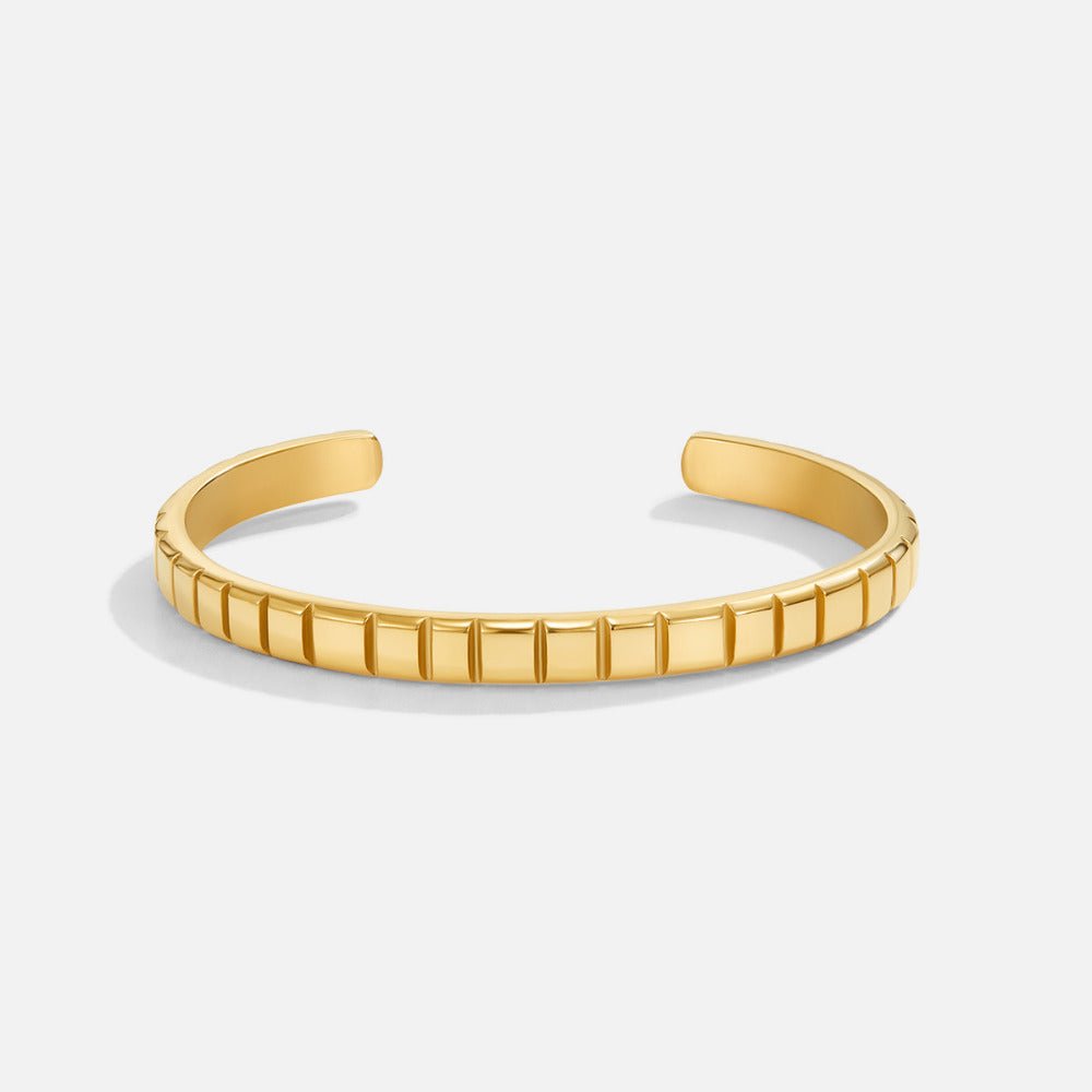 Tasha Ribbed Gold Bangle