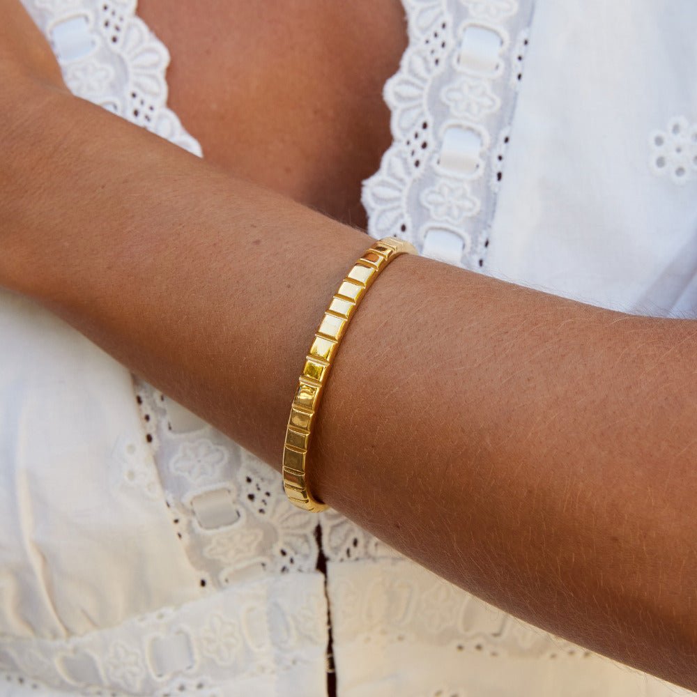 Tasha Ribbed Gold Bangle