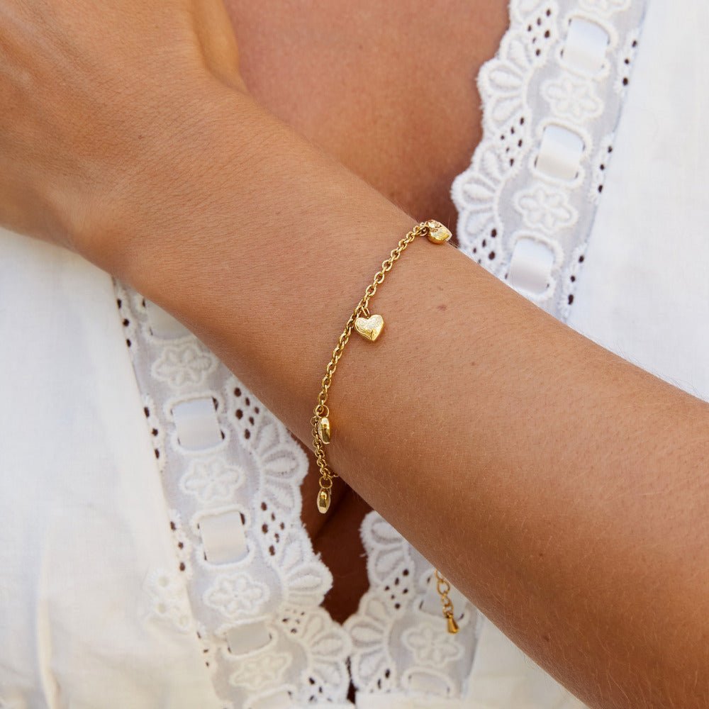 Vintage Gold Heart Charm Bracelet