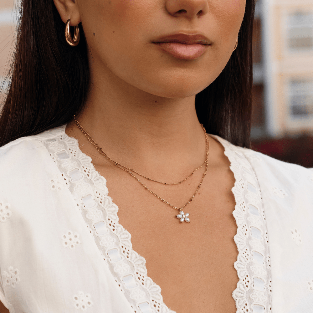 White Flower Pearl Pendant Necklace