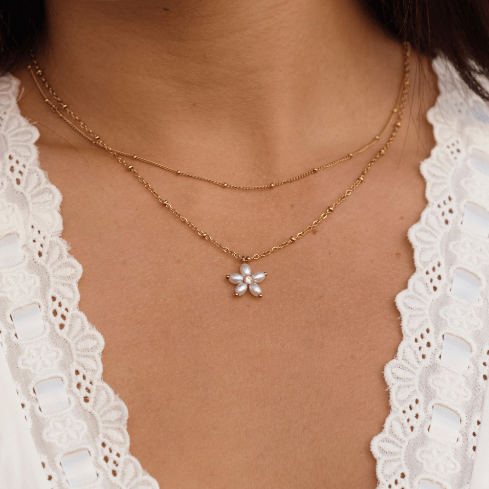 White Flower Pearl Pendant Necklace
