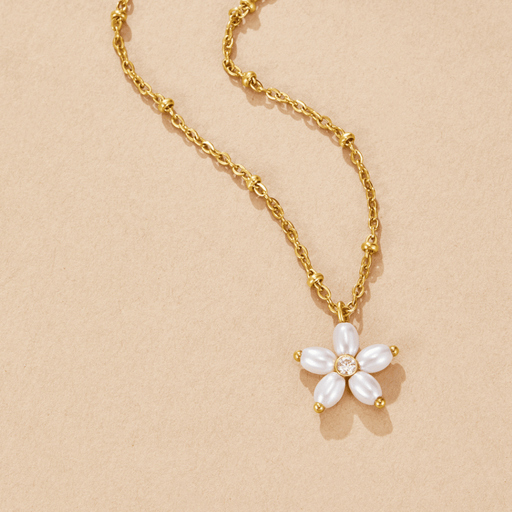 White Flower Pearl Pendant Necklace