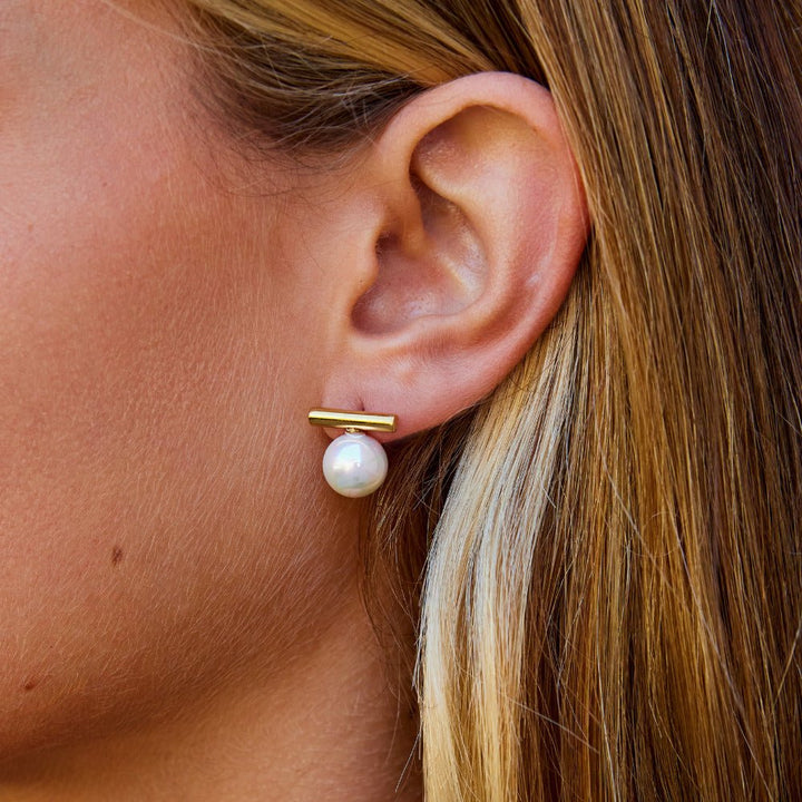 Yuna Pearl Stud Earrings